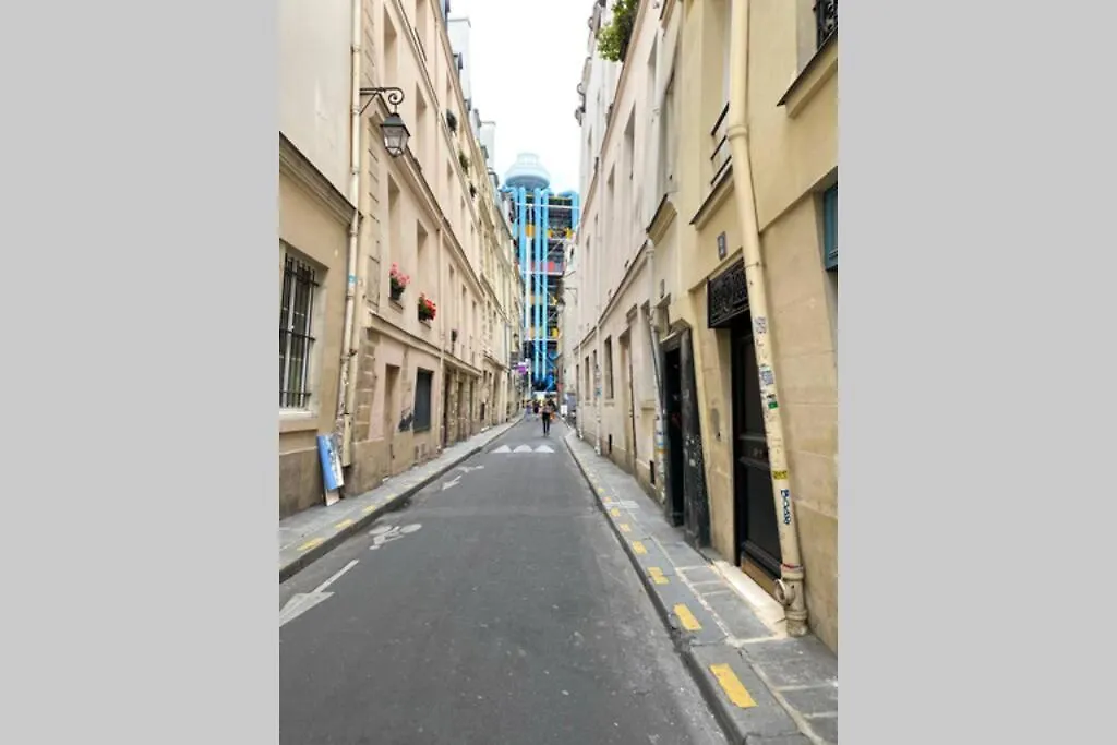 Large, Hyper Central Studio. Historical Appartement Parijs