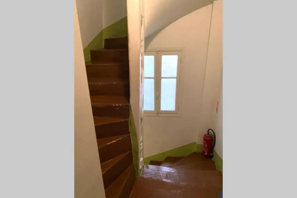 Large, Hyper Central Studio. Historical Apartament *